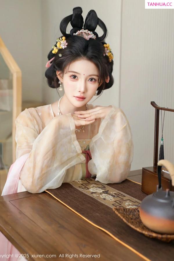   [XiuRen]高清写真图 2025.08.13 No.10645 梨霜儿 古装服饰第16张图片